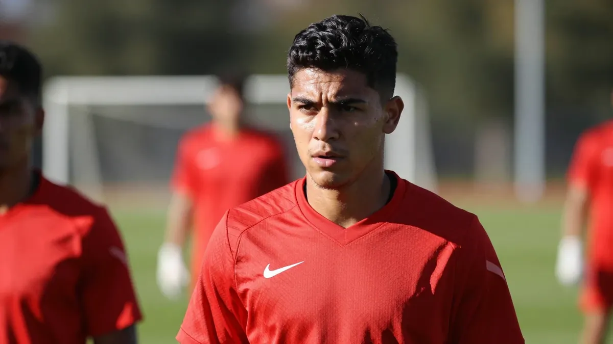 Eine interne Debatte beim FC Bayern dreht sich um die neue Philosophie, Nachwuchsspieler gezielt zu entwickeln, um sie...
