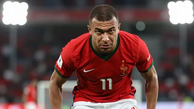 Bayern Munich cuts Sacha Boey from squad