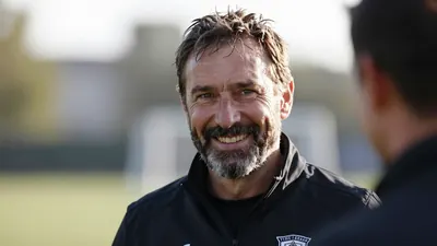Der neue Bundestrainer Jürgen Klopp war zu Gast beim FC Bayern, sah das Training und sprach ausführlich mit Coach Vincent...