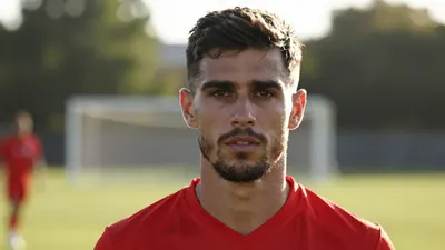 Bayern München verhandelt mit Klubs aus Saudi-Arabien über einen sofortigen Transfer von Rechtsverteidiger Sacha Boey...