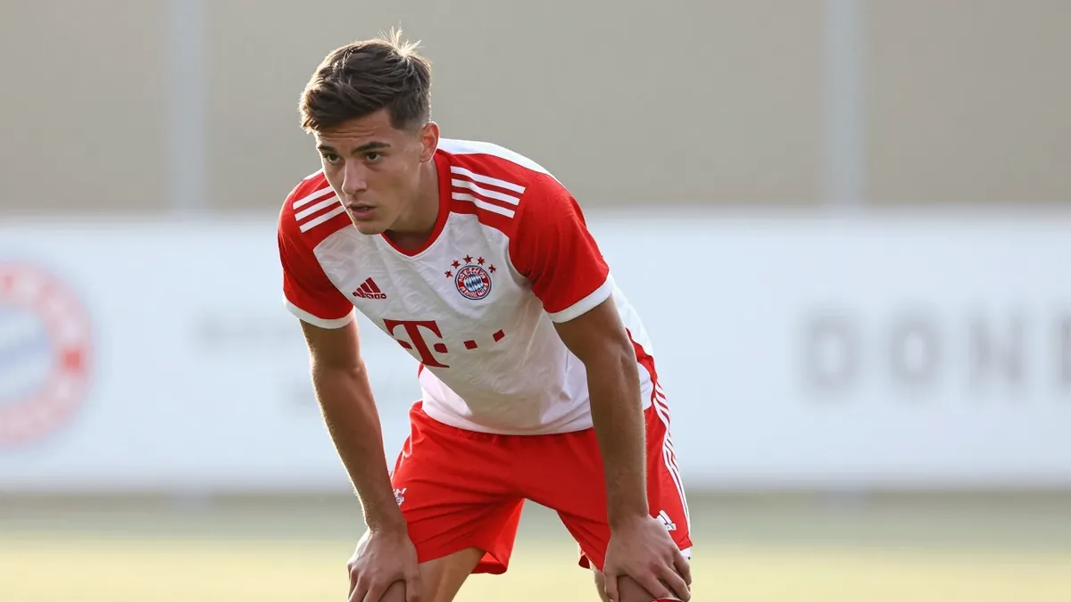 Bayern München wird weiterhin mit einem Transfer von Florian Wirtz in Verbindung gebracht, wobei die Gerüchte um den...