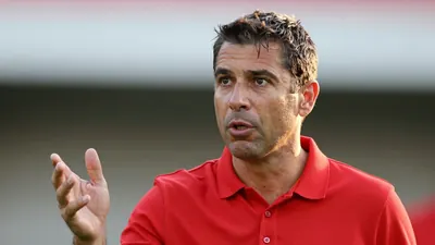 Der Chef der FC Bayern Akademie warnt Indien vor dem Fehler Chinas und legt einen Entwicklungsplan für den Fußball vor...