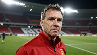 FC Bayern München hat die Trainingszone für Auswärtstrainer in der Allianz Arena verkleinert, um freie Sicht für die...