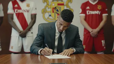 Bayern Munich verkauft Starspieler, zahlt Millionen