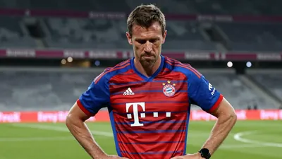 Der Verteidiger Nathaniel Brown, ein Einheimischer aus Bayern, hat sich mit einem Fünfjahresvertrag bei FC Bayern München...