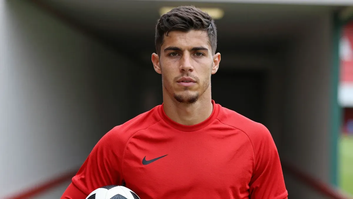 Bayern Munich: Der 19-jährige Mittelfeld-Talent Felipe Chávez verlässt den FC Bayern für ein Jahr und schließt sich dem 1
