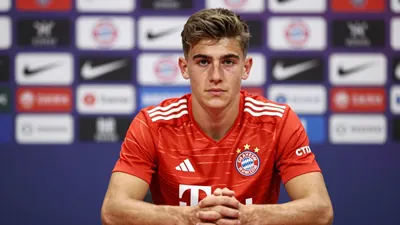 Napoli interessiert sich für Manchester United's Joshua Zirkzee und Chelsea's Nicolas Jackson, während Harry Kane von...