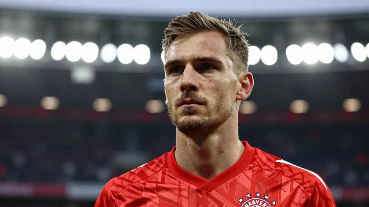 Manuel Neuer responded to whistles from Schalke fans after the Bundesliga draw, while insiders report an agreement with...